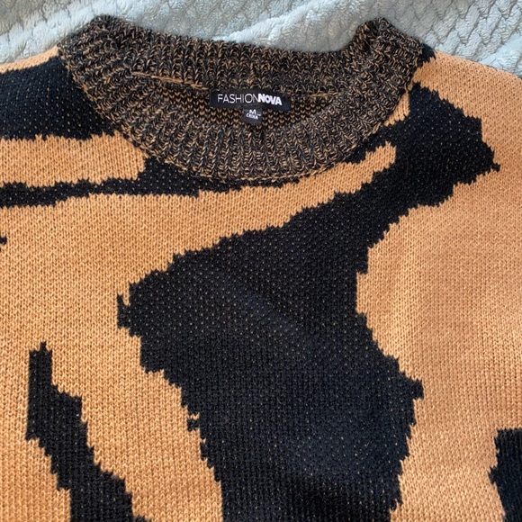 Like New Women’s Fashion Nova “Hear Me Roar” Puff Sleeves Sweater - Picture 3 of 4